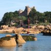 Château de Costaérès en face de la plage de St Guirec